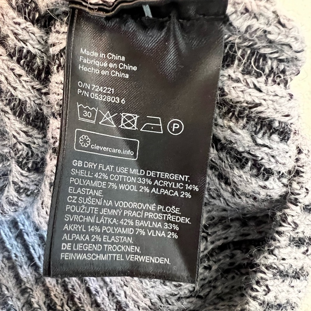 H&M Gray Ribbed Crew Neck Sweater - Picture 9 of 11